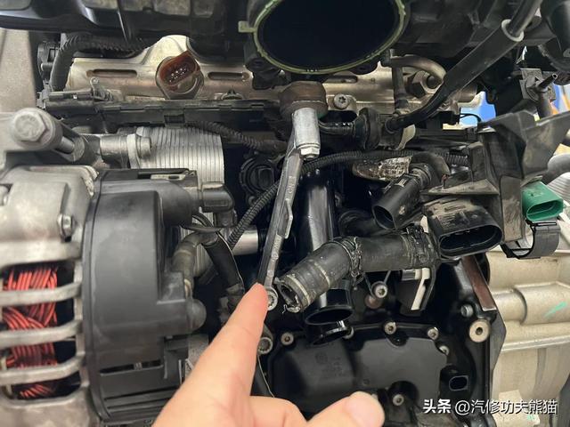 迈腾加什么机油最适合最好，迈腾用什么机油好40还是30（大众迈腾为毛会烧机油）