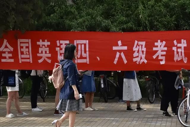 读研究生一年要多少钱学费，读研究生一年学费要多少钱（本科生晒出研究生收费单）