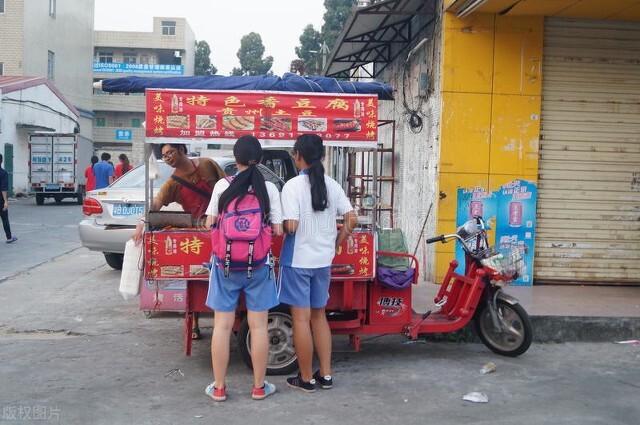 深圳摆地摊卖什么最赚钱而且很受欢迎(在深圳摆地摊赚钱吗)