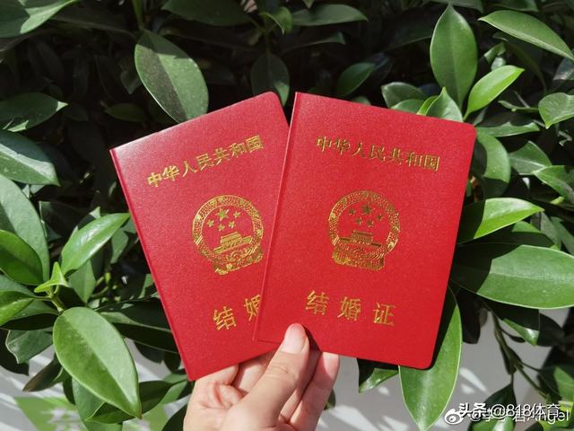 神速!25岁花滑女神李子君六一宣布怀孕,嫁土豪老公开百万大奔接送