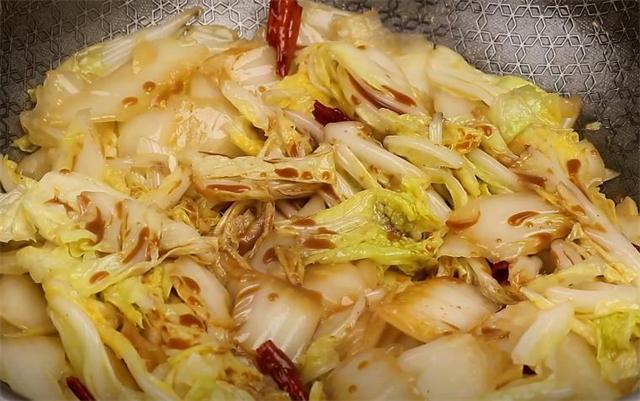 醋溜白菜怎么做，醋溜大白菜的家常做法（饭店的醋溜白菜为啥好吃）