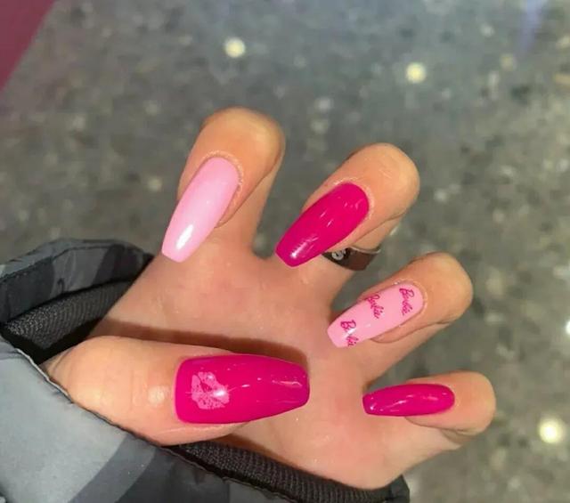 芭比美甲步骤，芭比美甲怎么卸掉（美甲♥芭比粉美甲）