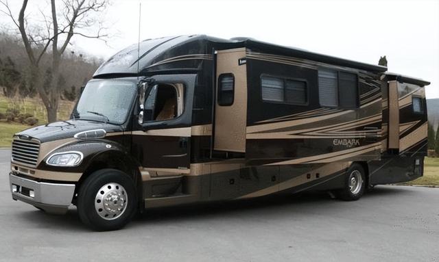 成龙有多少资产，成龙有多少资产2022（遗产全部捐献一分不给儿子）