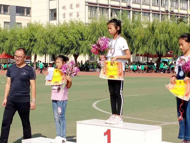 400米一般人跑多少秒，四百米正常人跑多少秒（小学生400米一般人跑多少秒）