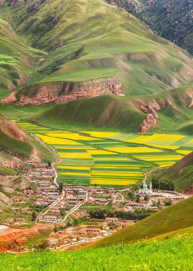 七八月份最适合旅游的地方，7-8月最适合旅游的地方（探索天地间的五光十色）