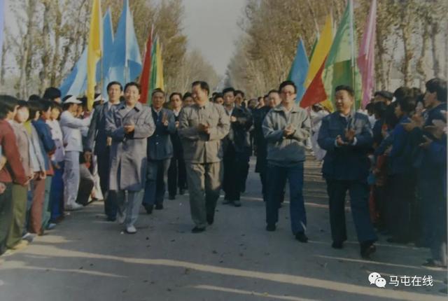 唐杰忠个人资料，刘流的个人资料（著名相声演员姜昆、唐杰忠在枣强县马屯慰问演出）