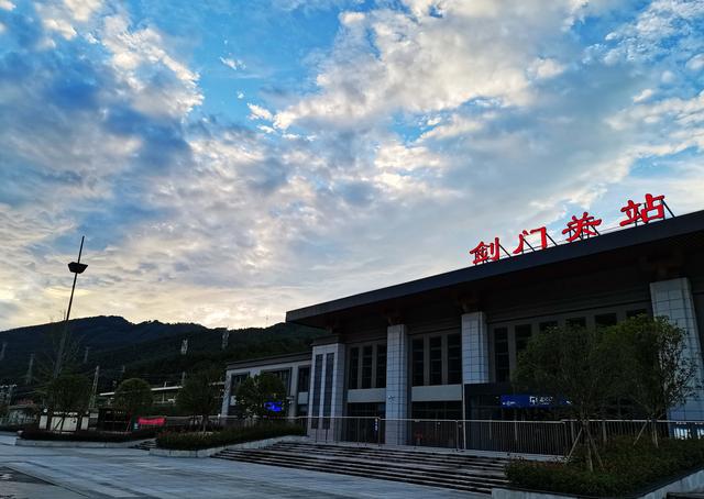 剑门关在四川的什么地方，剑门关一日游最佳方案（请把你的腿借给我）