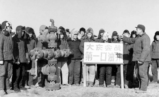 关于李四光的资料，历史人物李四光的资料（李四光找出石油）