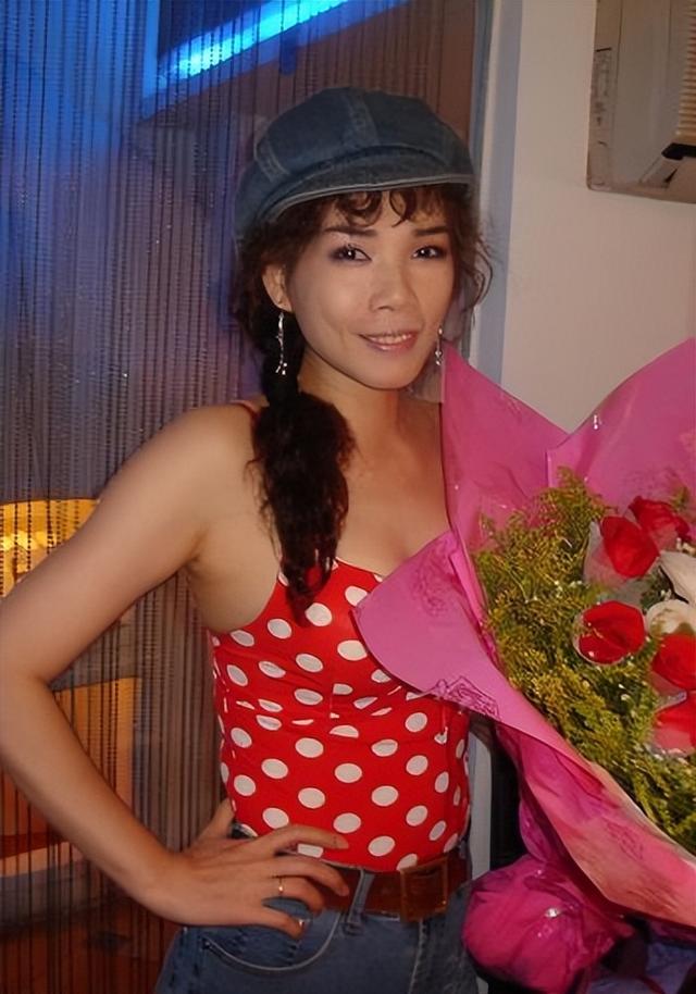 韩宝仪的歌曲大全100首，流行歌曲100首（穿吊带扎马尾似20岁）