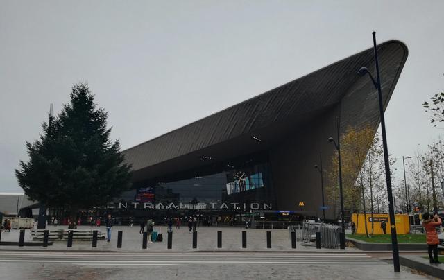 rotterdam是哪个国家的港口（这里的建筑以标新立异闻名）