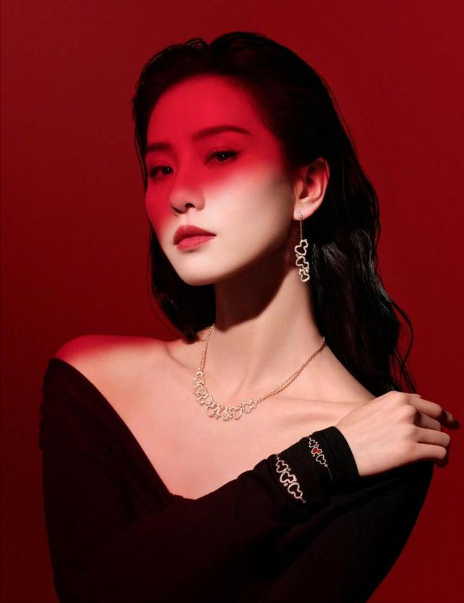 明星蒋欣个人资料(来自回族的六位绝美女星) - 散下步