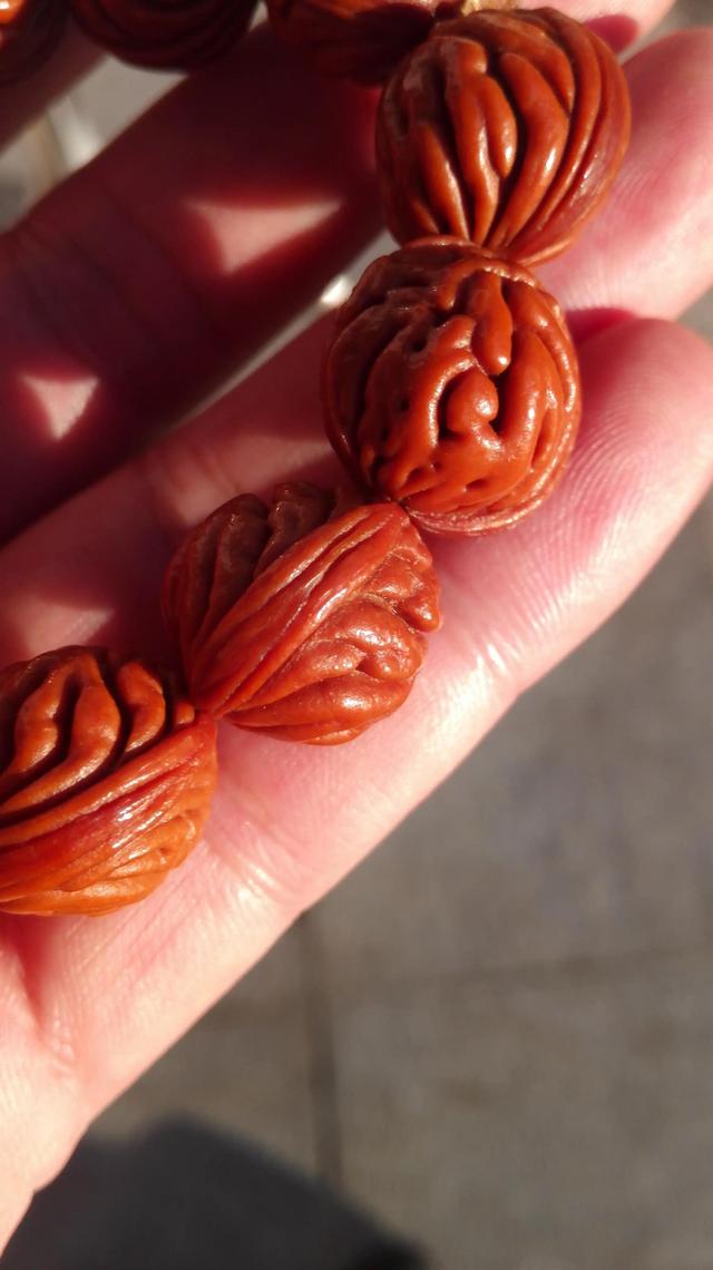 桃核手串怎么盘红，桃核手串怎么盘红用什么油（如何盘玩桃核手串）