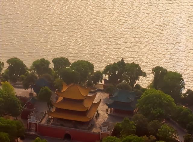 形容风大的词语，霡霂、滂霈、雴霫……如何有文化地表达天气