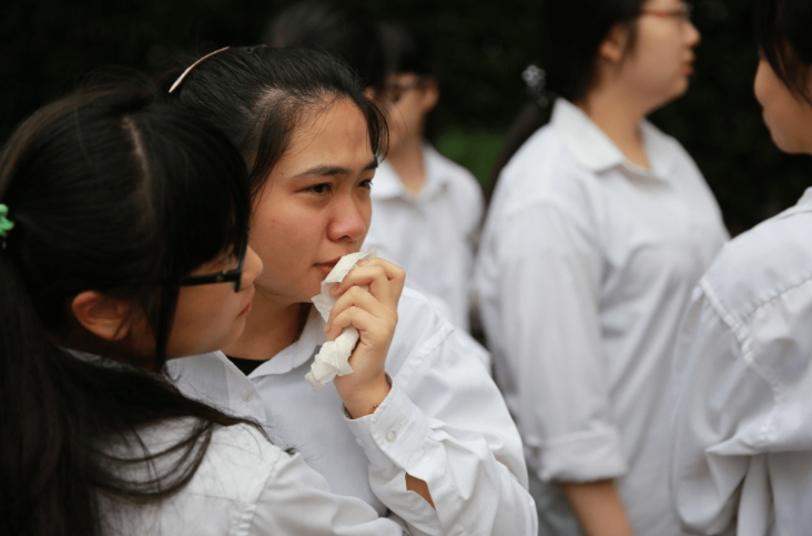 给母校的毕业赠言短句，给母校的毕业赠言有哪些（二三本学生毕业后可以选择哪些道路）