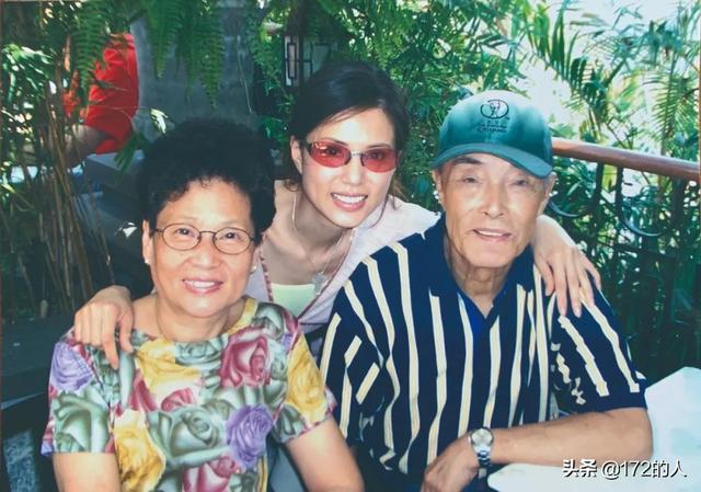 55岁李若彤一生3段爱情，被大20岁男友PUA情感十年，最大遗憾无子