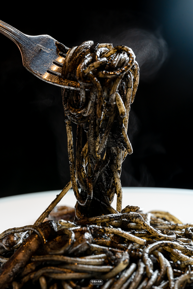 左刀右叉还是左叉右刀，左刀右叉还是左叉右刀（别再问萨莉亚，有没有倒闭了）