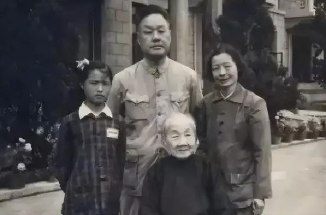 100人民币折双心详细步骤，人民币折双心图解（杨开慧的母亲泪流满面）