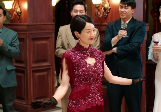 四季型人色彩测试详细，秋季型人适合哪种色系（记住暖黄皮适合的6种服饰用色）