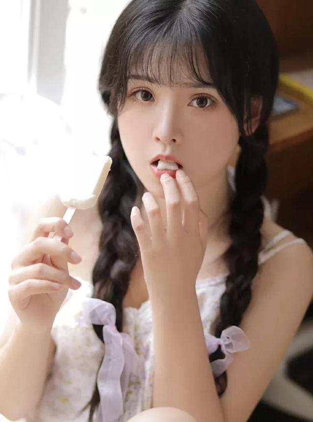 夸女生一长串的话，夸女生的一段话（和女生聊天有什么技巧）