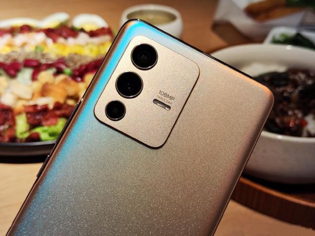 vivo手机防水吗，vivox20防水吗（S10与S12的配置差别不大）