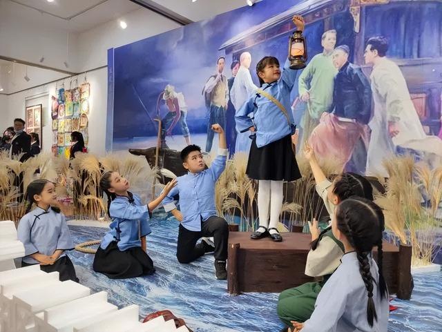 少先队员队徽的含义，少先队员的队旗和红领巾的含义是什么（这些少先队基础知识）