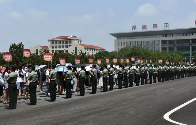 文职是什么工作，女兵文职是什么工作（报考军队文职真有编制）