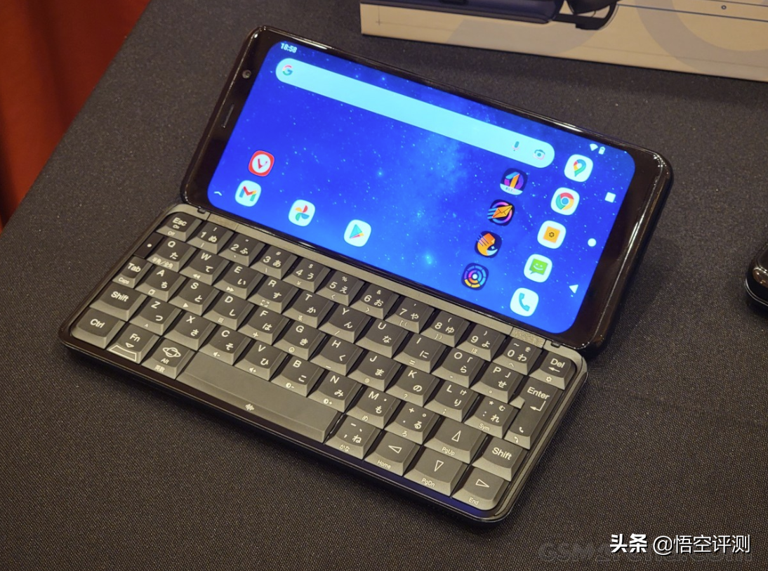 回归10年前的设计:滑出式物理全键盘智能手机,这设计你喜欢吗?