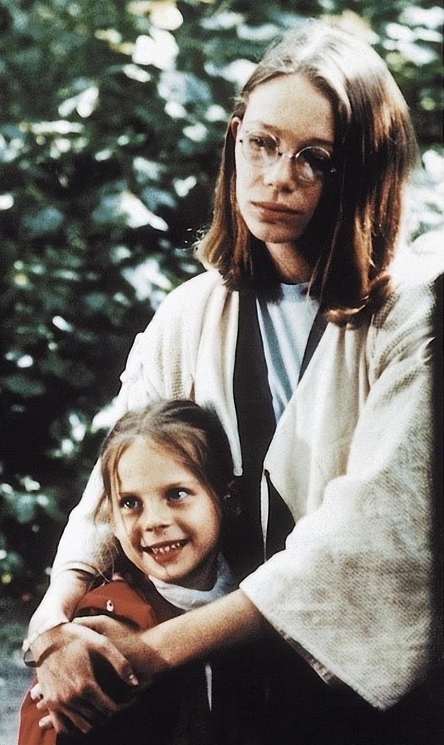 与神同在，与神同在歌曲歌词播放（爱是唯一的信仰——基耶斯洛夫斯基电影《十诫》图片）