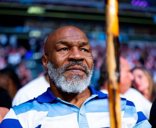 拳王泰森死了吗,拳王泰森什么时候出狱(拄拐行走缓慢 胡子全白 老得不