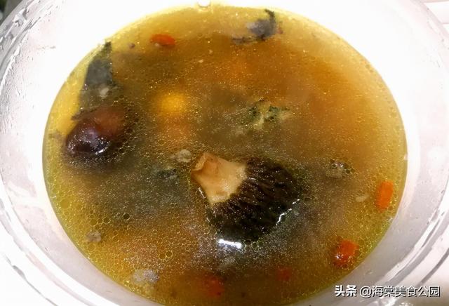 乌鸡的家常做法，最简单的家常清炖乌鸡（给家人煲一碗药膳乌鸡汤）