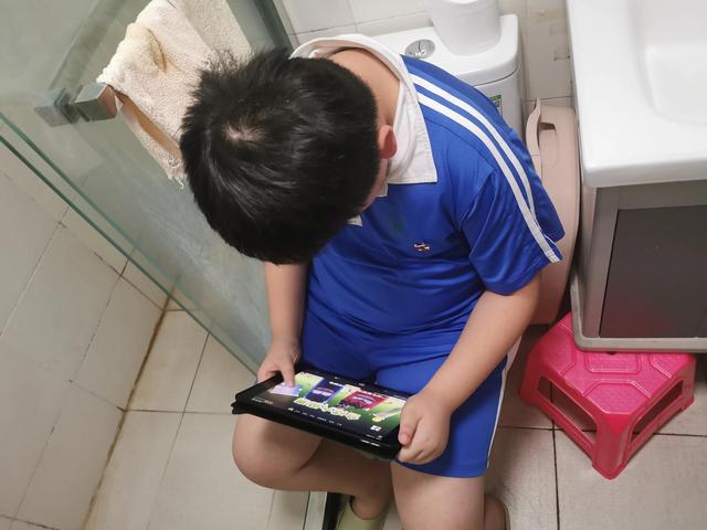 未成年如何快速赚钱，未成年怎么赚钱（打游戏每天挣100元）