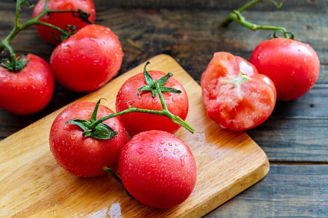 番茄热量多少大卡，番茄热量多少大卡热量高（吃西红柿对身体有什么影响）