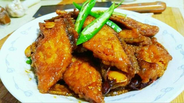 鱼那个部位的肉好吃，鱼身上最好吃的肉在哪（年夜饭上要吃鱼）