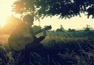 好听的悲伤情歌，亲爱的你别哭（推荐几首超悲伤的歌曲）