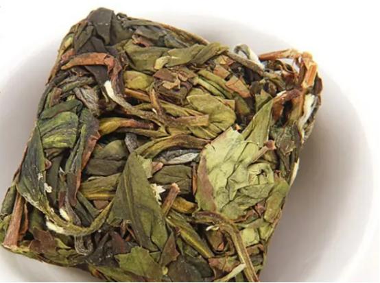 浓茶和淡茶的区别，浓茶的标准是什么（红茶和绿茶到底有何区别）