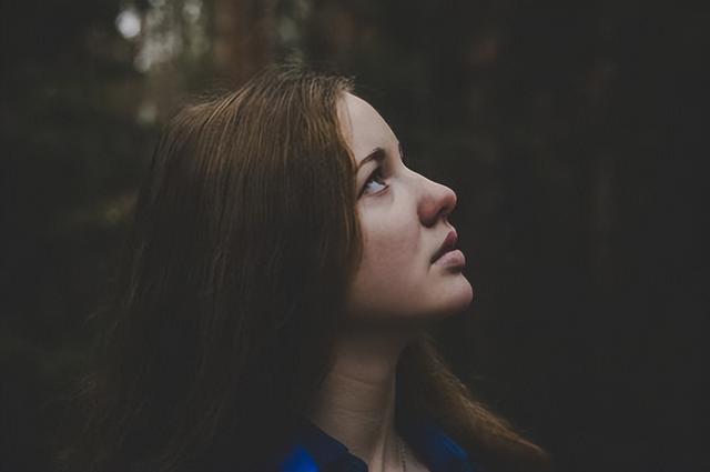 梦到老公有别的女人预示什么，已婚女人梦见老公外面有女人（男人变心后，最怕什么）