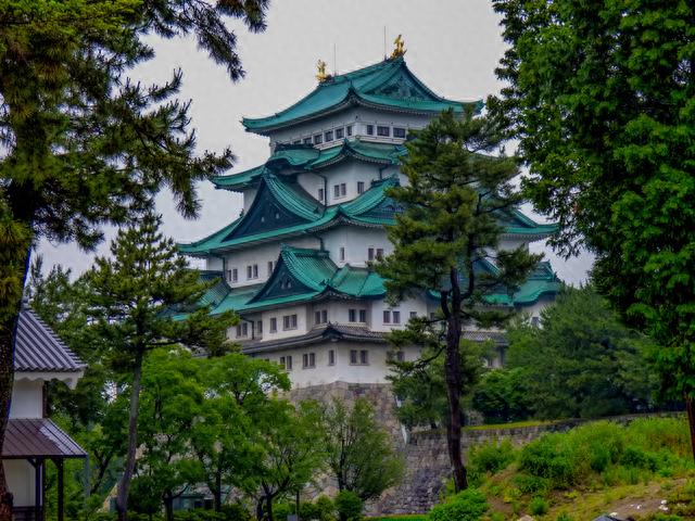 名古屋的旅游地标，日本三大名城之一，名古屋城堡