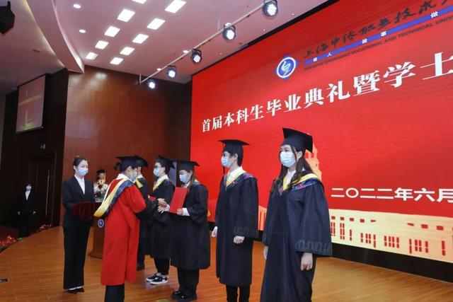 上海中侨职业技术大学好不好，排名怎么样评价如何（中侨职业技术大学首届本科生毕业）