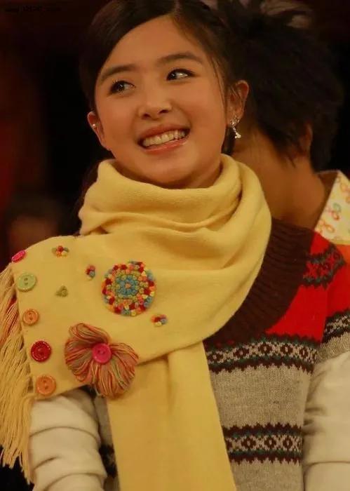 怎么形容一个女人优秀的句子，夸女人优秀的句子（让张含韵感动到落泪的女子）