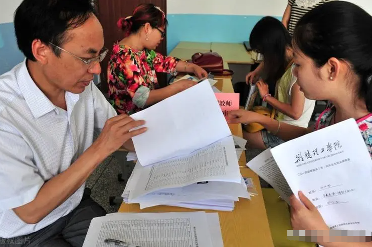 合同制教师能转成编制（合同工）