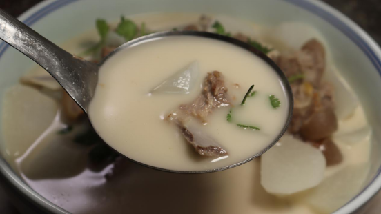 怎么炖羊肉好吃，怎样做羊肉好吃（4种香料让羊肉不腥不膻）