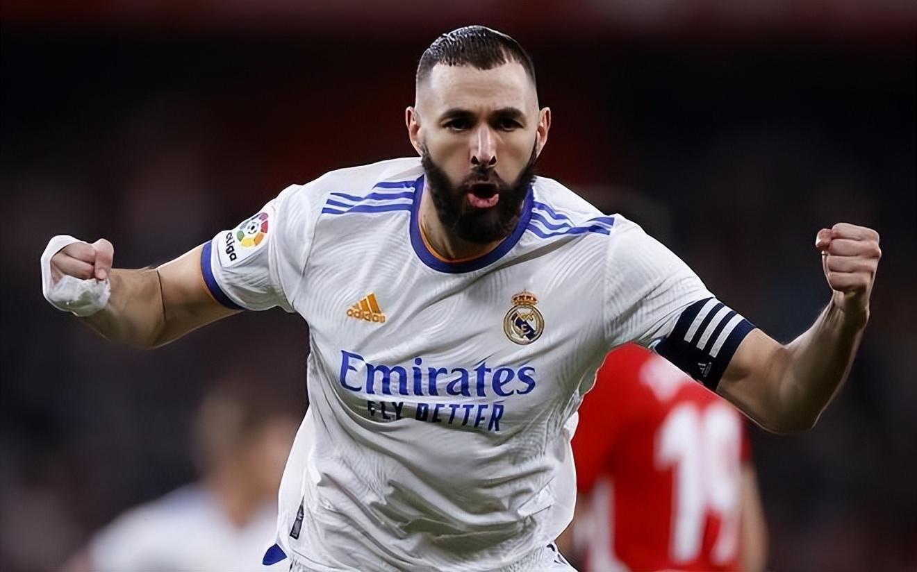 本泽马(3500万欧元加盟皇马)