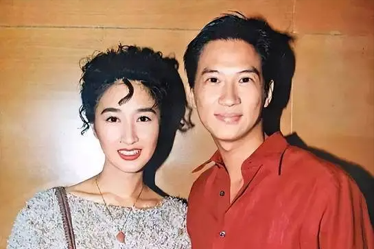 关咏荷弟弟不幸去世，张家辉称已办妥后事，妻子心情平复不愿再提