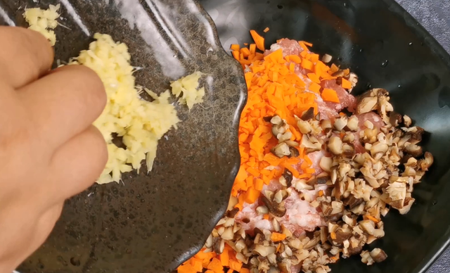 油泡怎么做好吃又简单，油泡怎么做好吃又简单无酵母（这道美食要多吃）