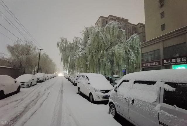 下雪打雷老古人说法，下雪打雷老古人有什么说法（农谚说“腊月打雷坟堆堆”）
