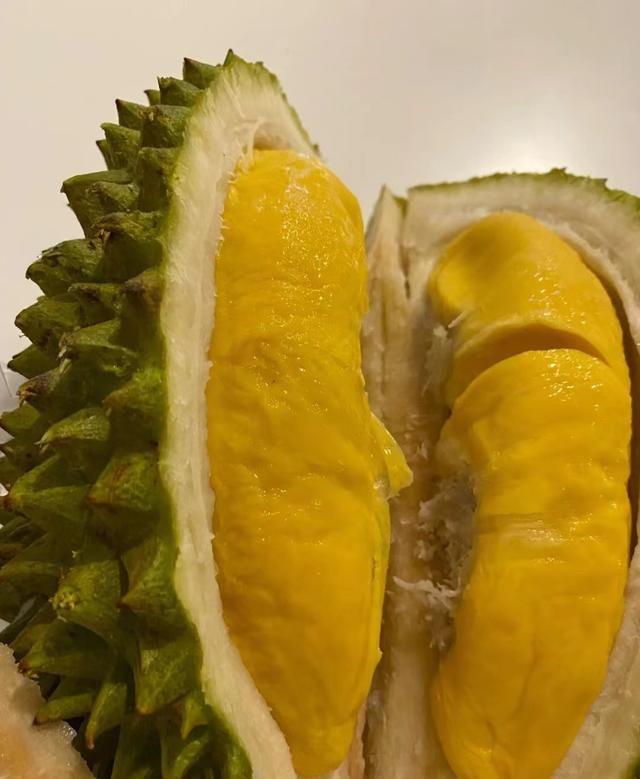 黑刺榴莲和猫山王榴莲哪个好，黑刺榴莲和猫山王榴莲哪个好吃（“马来黑刺”比“猫山王”贵上一倍）