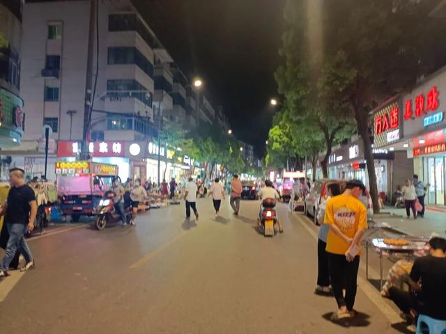 浙江金华有哪些地方有夜市，金华市区夜市有几个（金华金义新区孝顺镇朝晖路上的夜市）