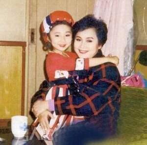"歌唱家"李谷一：和丈夫肖卓能携手走过43年婚姻，他走后我要坚强