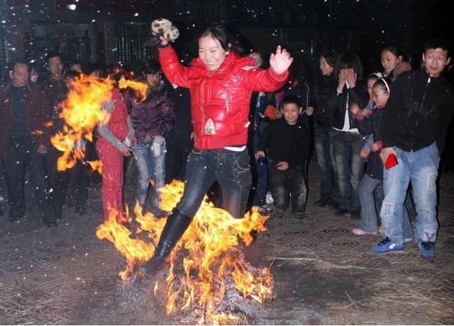 大年三十都做什么菜，正月三十民俗燎火节和开财门的民间风俗特色