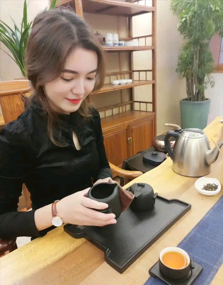 1985年8月10日,林晓芸在广东湛江出生.